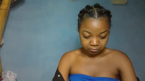 luciana012 online show from November 8, 2025, 6:24 am