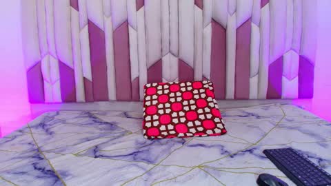 instagram luciana417  online show from October 15, 2025, 3:06 am