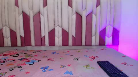 instagram luciana417  online show from October 22, 2025, 3:07 am