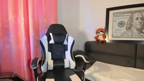 Luciana M online show from April 20, 2026, 10:11 pm