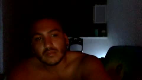 Snapshot of luciano490111 chatting on April 20, 2026, 1:19 am Luciano Vibes online show from April 20, 2026, 1:19 am