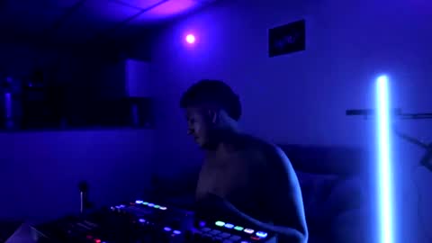 Snapshot of luciano490111 chatting on June 14, 2026, 5:31 am Luciano Vibes online show from June 14, 2026, 5:31 am