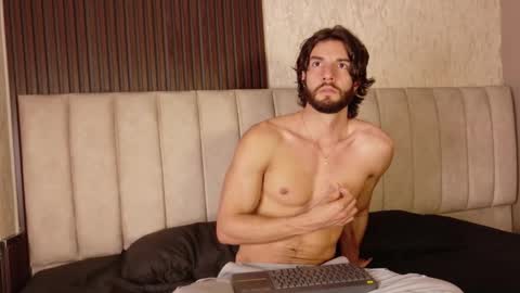 Luciano online show from November 9, 2025, 8:40 pm