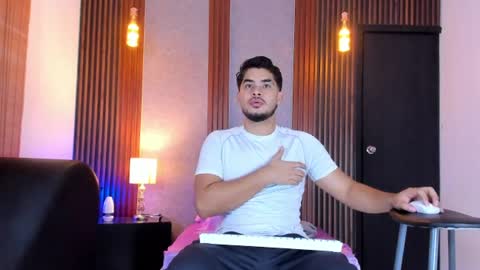 Snapshot of luciano_vitale_ chatting on July 13, 2026, 12:52 pm Luciano online show from July 13, 2026, 12:52 pm