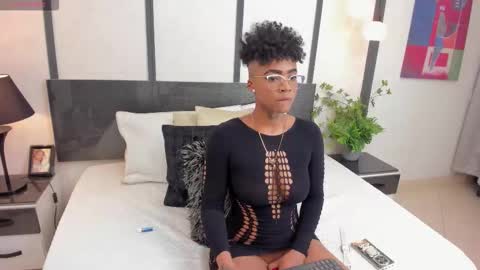  lucia wallace  online show from December 5, 2025, 12:08 am