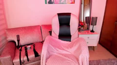 Snapshot of lucie_harper chatting on September 26, 2025, 11:53 pm online show from September 26, 2025, 11:53 pm