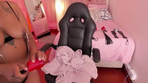 Snapshot of lucie_harper chatting on October 30, 2025, 9:04 pm online show from October 30, 2025, 9:04 pm