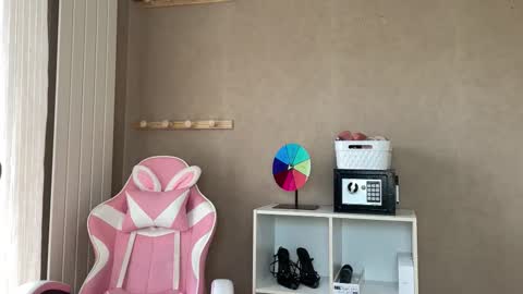 Snapshot of lucie_hot chatting on November 30, 2025, 9:46 am Lucie hot follow me on online show from November 30, 2025, 9:46 am