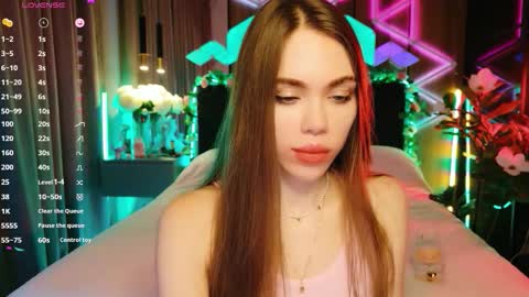 MimiFors online show from September 22, 2025, 5:04 pm