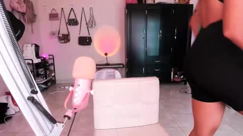 luciana gr online show from November 29, 2025, 4:10 pm