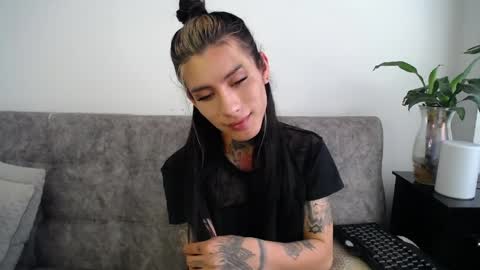 luciiana online show from April 9, 2026, 3:39 pm