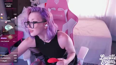 Lucy UwU online show from November 26, 2025, 4:35 am