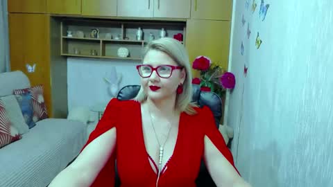 Lucille Fenly online show from November 3, 2025, 5:03 pm