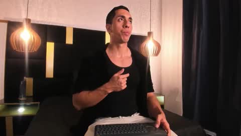 Snapshot of lucio__fox chatting on April 21, 2026, 12:00 pm Lucio online show from April 21, 2026, 12:00 pm
