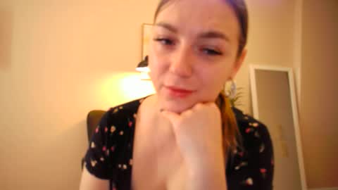 lucky_foryou_baby online show from December 23, 2024, 6:33 am