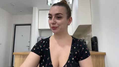 lucky_foryou_baby online show from November 21, 2025, 12:15 pm