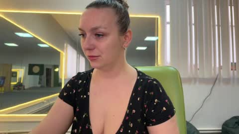 lucky_foryou_baby online show from April 15, 2026, 10:00 am