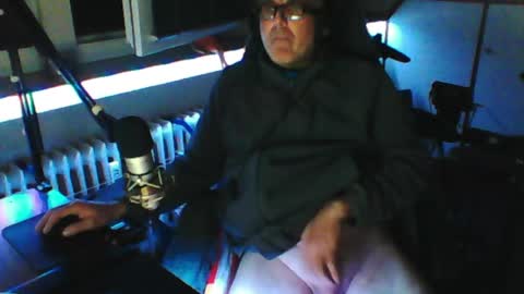        call me  Stefan online show from April 18, 2026, 7:07 pm