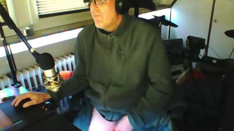        call me  Stefan online show from April 25, 2026, 7:00 am