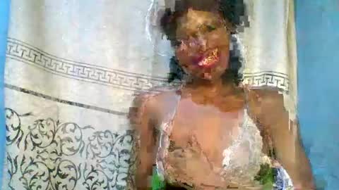 Snapshot of luckymadequeen chatting on June 3, 2026, 12:02 am Gloria online show from June 3, 2026, 12:02 am