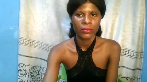 Snapshot of luckymadequeen chatting on June 19, 2026, 1:21 am Gloria online show from June 19, 2026, 1:21 am