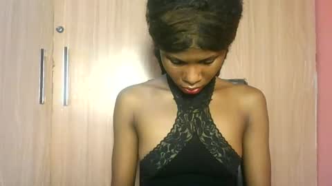 Snapshot of luckymadequeen chatting on July 4, 2026, 11:22 pm Gloria online show from July 4, 2026, 11:22 pm