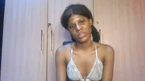 Snapshot of luckymadequeen chatting on July 22, 2026, 3:42 am Gloria online show from July 22, 2026, 3:42 am
