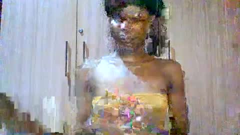 Snapshot of luckymadequeen chatting on July 25, 2026, 12:20 am Gloria online show from July 25, 2026, 12:20 am