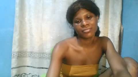 Snapshot of luckymadequeen chatting on July 30, 2026, 11:48 pm Gloria online show from July 30, 2026, 11:48 pm