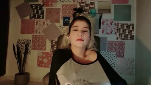 luckysapphire777 online show from November 9, 2025, 3:27 am