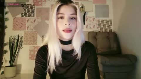 luckysapphire777 online show from May 18, 2026, 1:39 pm
