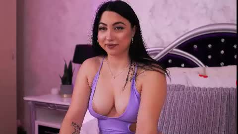 Snapshot of luckyymia chatting on July 17, 2026, 5:18 pm Mia online show from July 17, 2026, 5:18 pm