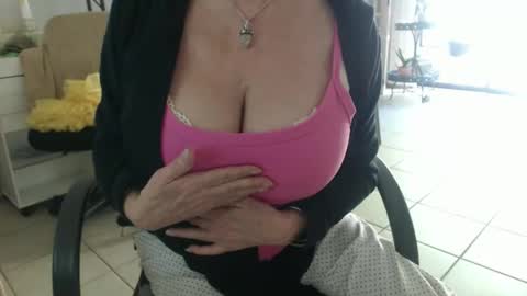 lucy_0000 online show from April 16, 2026, 7:25 pm
