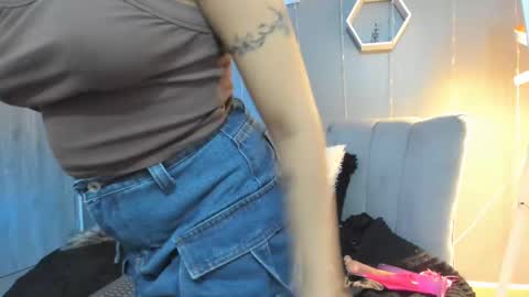lucy_harris_ online show from February 20, 2025, 7:34 am