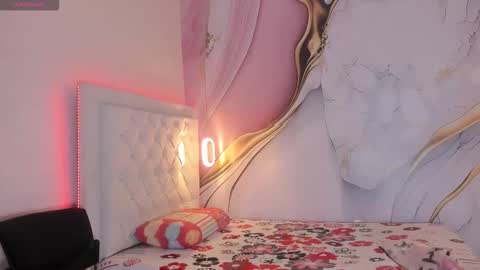 Snapshot of lucy_milf_474 chatting on December 18, 2025, 11:49 am Lucy online show from December 18, 2025, 11:49 am