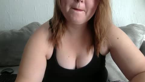 LucyGirl20 online show from September 28, 2025, 8:14 pm