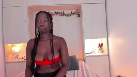 lucykleiin online show from October 22, 2025, 11:43 am