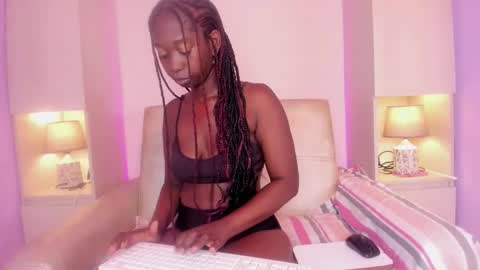 lucykleiin online show from October 25, 2025, 11:29 am