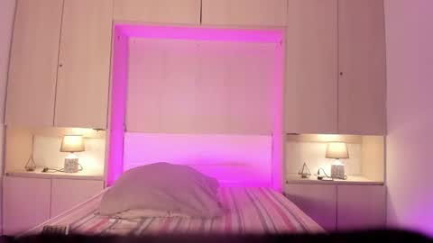 lucykleiin online show from October 30, 2025, 11:44 am