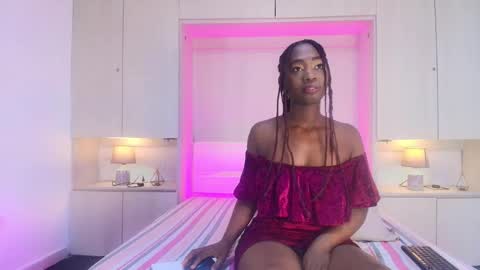 lucykleiin online show from November 1, 2025, 12:07 pm