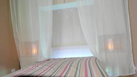 lucykleiin online show from November 4, 2025, 11:42 am