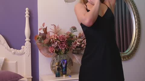 Lucy Lexton online show from December 22, 2024, 11:11 am