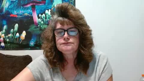 lucylling online show from September 17, 2025, 1:46 pm