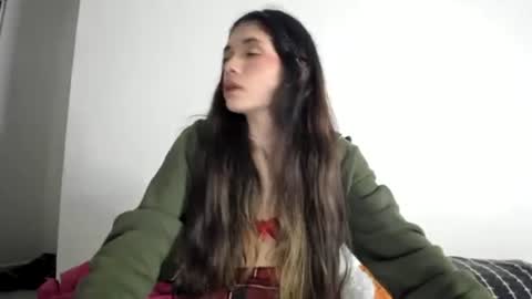 lucyportman online show from April 12, 2026, 6:29 am