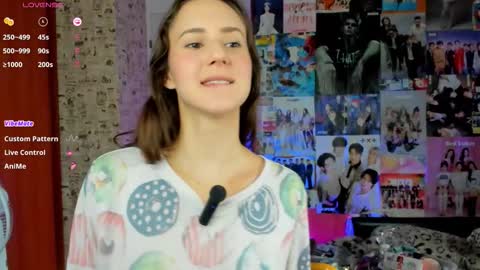 Snapshot of lucyrose33 chatting on September 12, 2025, 6:46 am Lucy Rose online show from September 12, 2025, 6:46 am