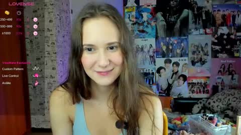 Snapshot of lucyrose33 chatting on September 14, 2025, 5:12 pm Lucy Rose online show from September 14, 2025, 5:12 pm
