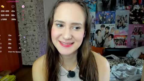 Snapshot of lucyrose33 chatting on September 20, 2025, 5:19 am Lucy Rose online show from September 20, 2025, 5:19 am