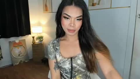 Snapshot of lucyvane chatting on July 2, 2026, 4:57 pm lucyvane online show from July 2, 2026, 4:57 pm
