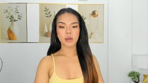 Snapshot of lucyvane chatting on July 17, 2026, 8:03 pm lucyvane online show from July 17, 2026, 8:03 pm