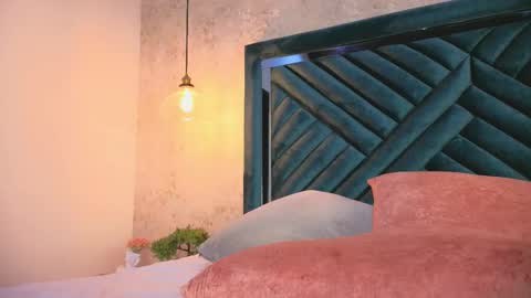 Lucy online show from September 25, 2025, 5:22 am